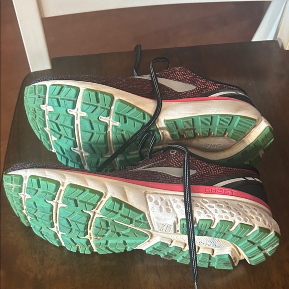 Brooks Women's Red and Green Athletic Shoes - Picture 3 of 4